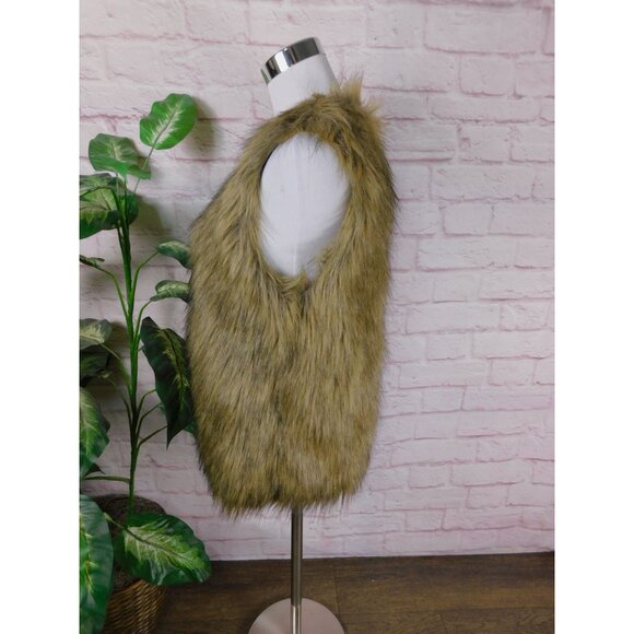 Faux Fur Vest Medium - Boho Chic with Hook & Eye Closure, Warm Layering - Picture 3 of 11